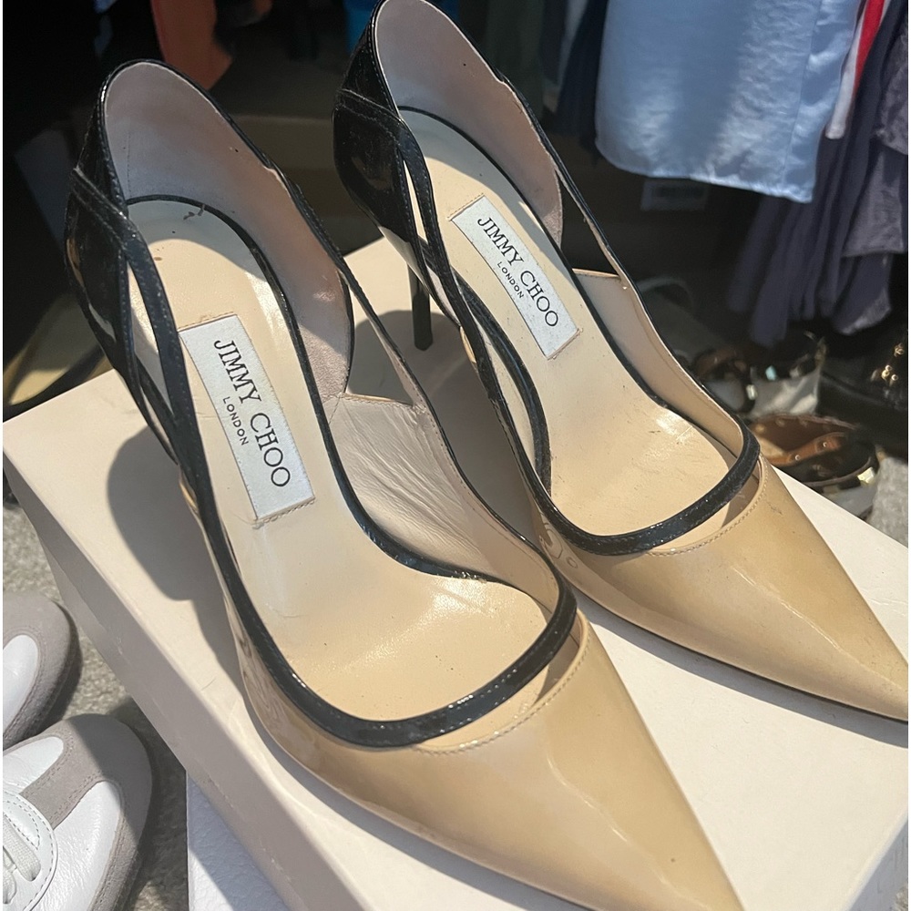 Gorgeous Jimmy Choo heels in patent leather nude  and black size 8